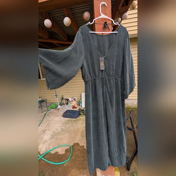 Byellowtail Pine Leaf dress from 2018 collection. - Picture 4 of 7